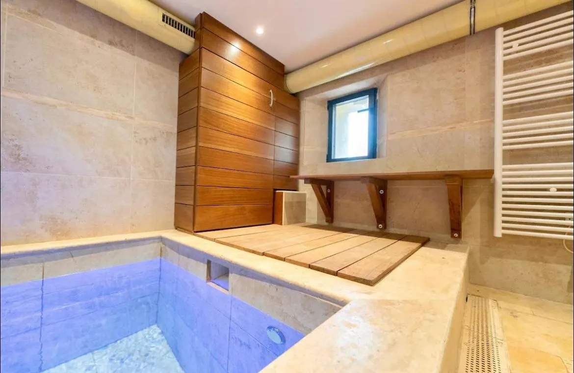 Maison Luxueuse En Montagne Avec Piscine Chauffee Beuil 0*,  France