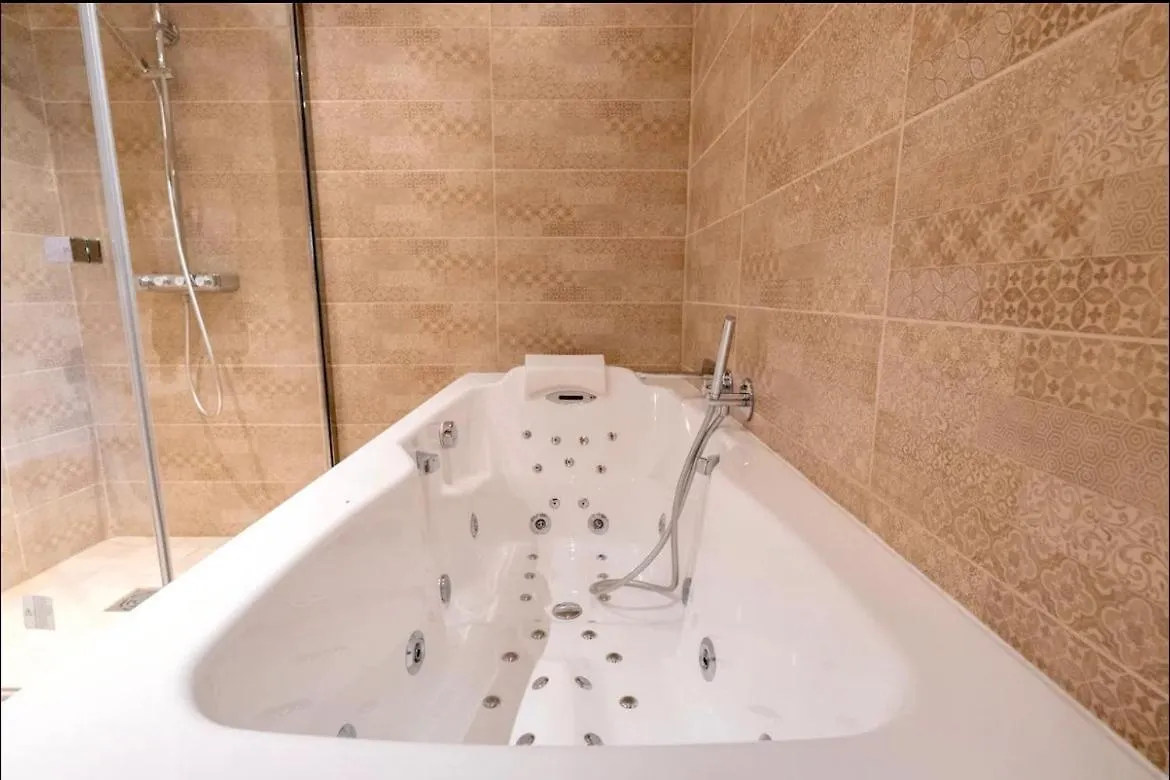 Maison Luxueuse En Montagne Avec Piscine Chauffee Beuil 0*,  France